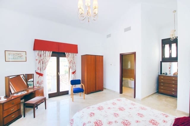 5 soveværelse Villa til salg i Ronda med swimmingpool - € 1.395.000 (Ref: 8303272)