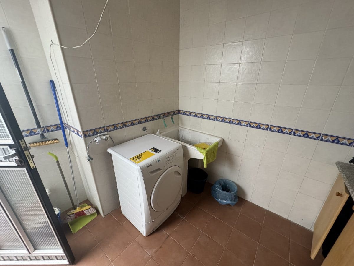 5 bedroom Townhouse for sale in Olvera - € 129,000 (Ref: 8577185)