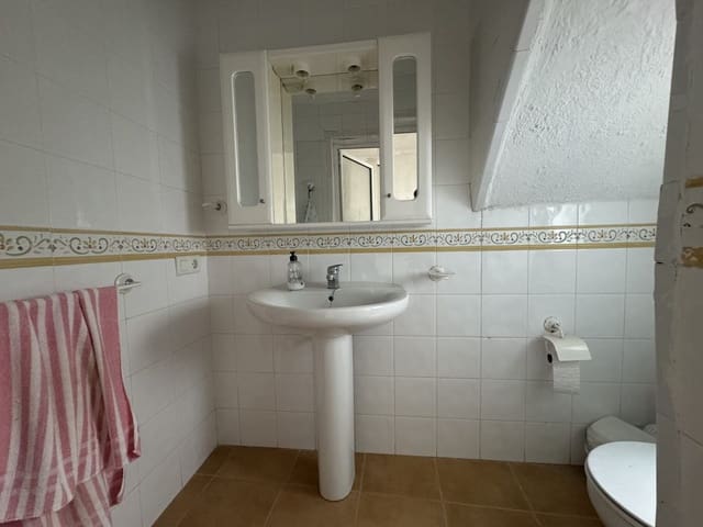 Casa de 5 habitaciones en Olvera en venta - 129.000 € (Ref: 8577185)