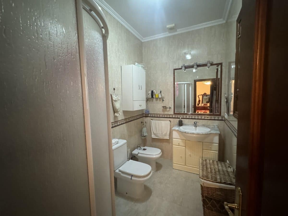 5 bedroom Townhouse for sale in Olvera - € 129,000 (Ref: 8577185)