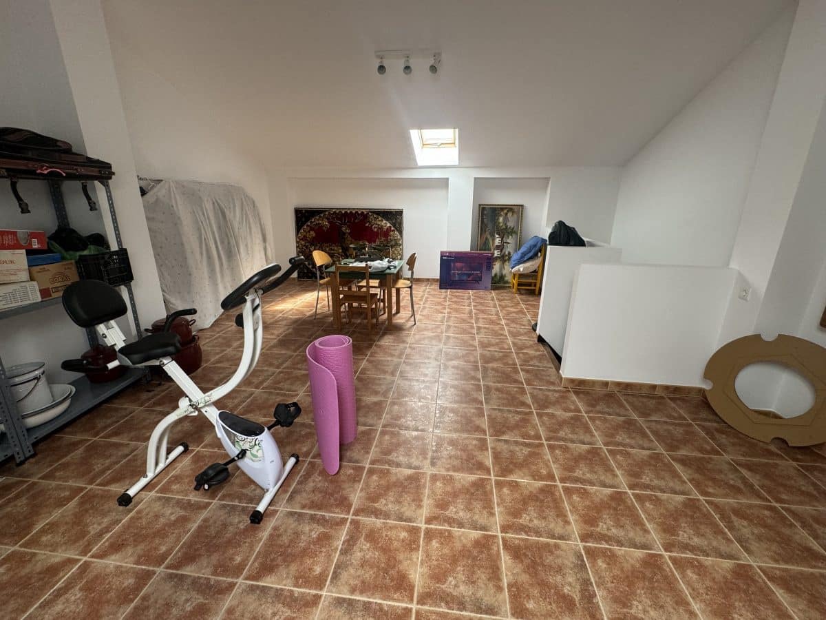 5 bedroom Townhouse for sale in Olvera - € 129,000 (Ref: 8577185)