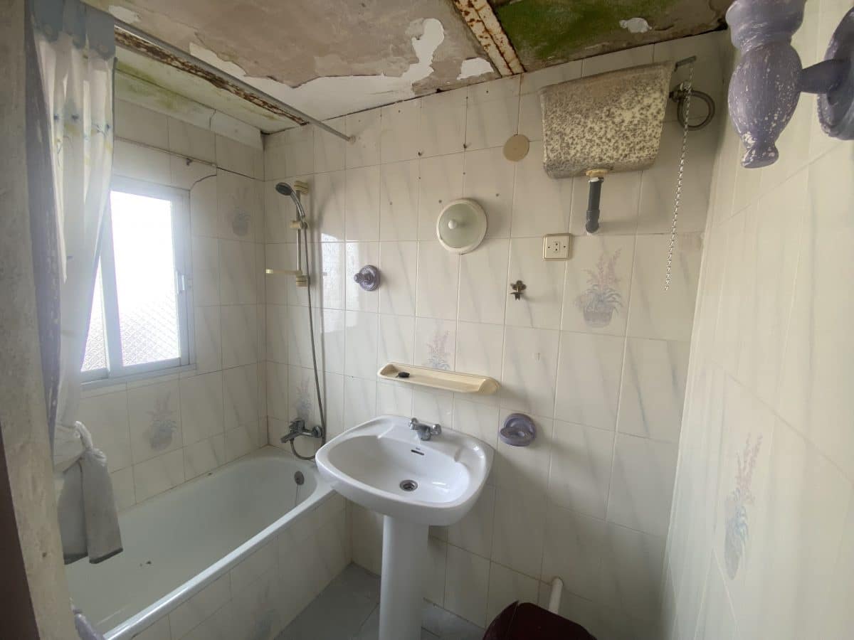 Townhouse for sale in Olvera - € 32,000 (Ref: 8810803)