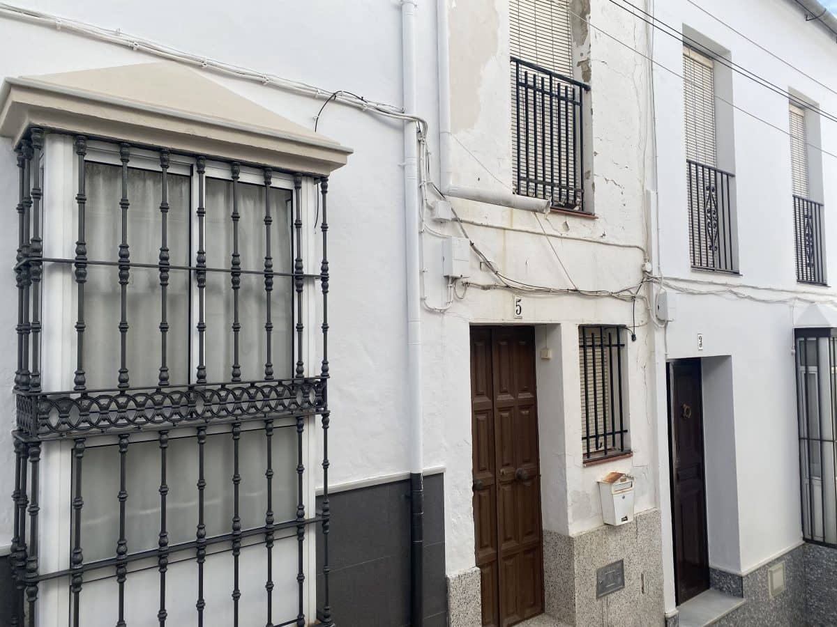 Townhouse for sale in Olvera - € 32,000 (Ref: 8810803)