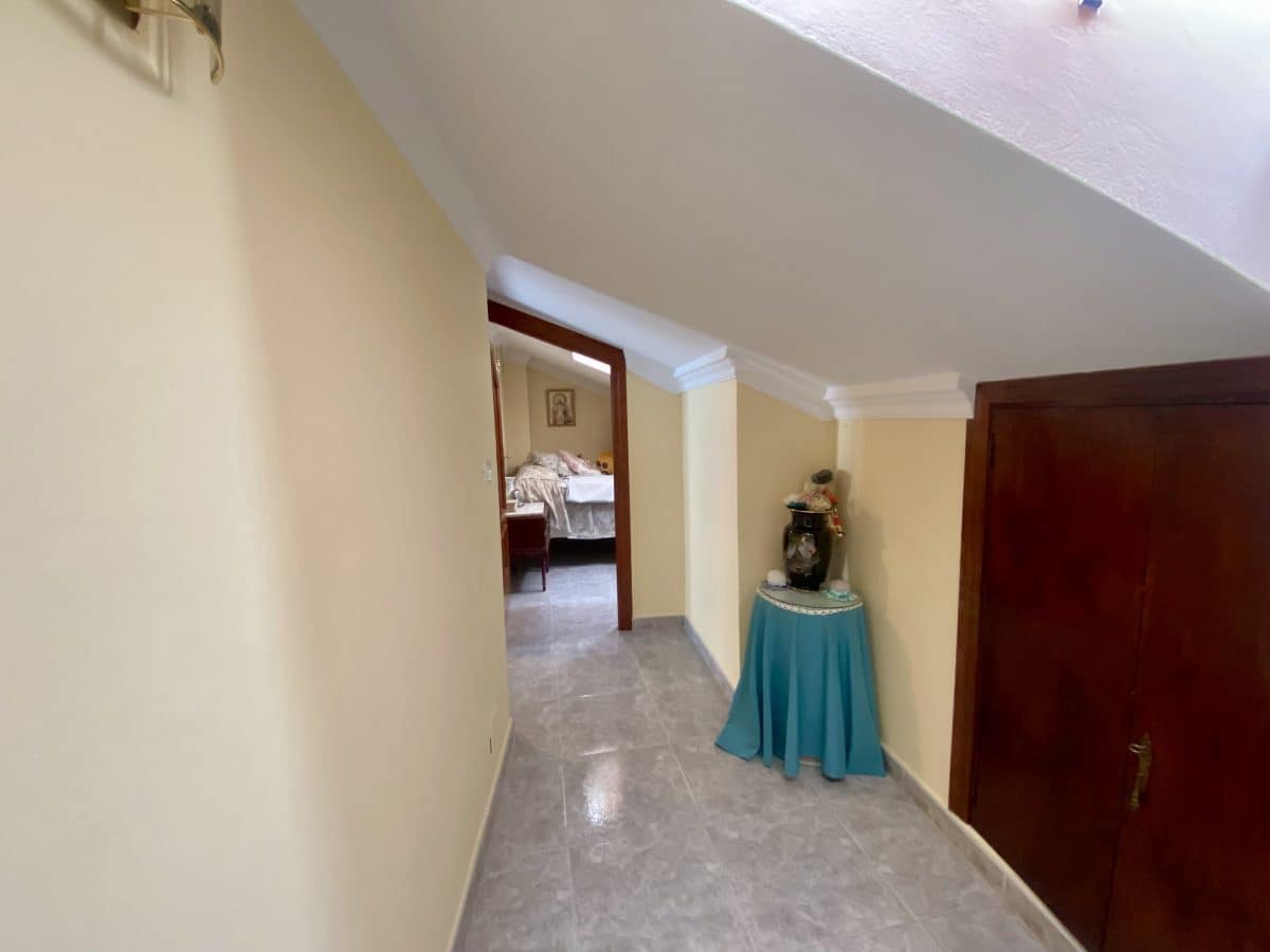 4 bedroom Townhouse for sale in Olvera - € 95,000 (Ref: 8848145)