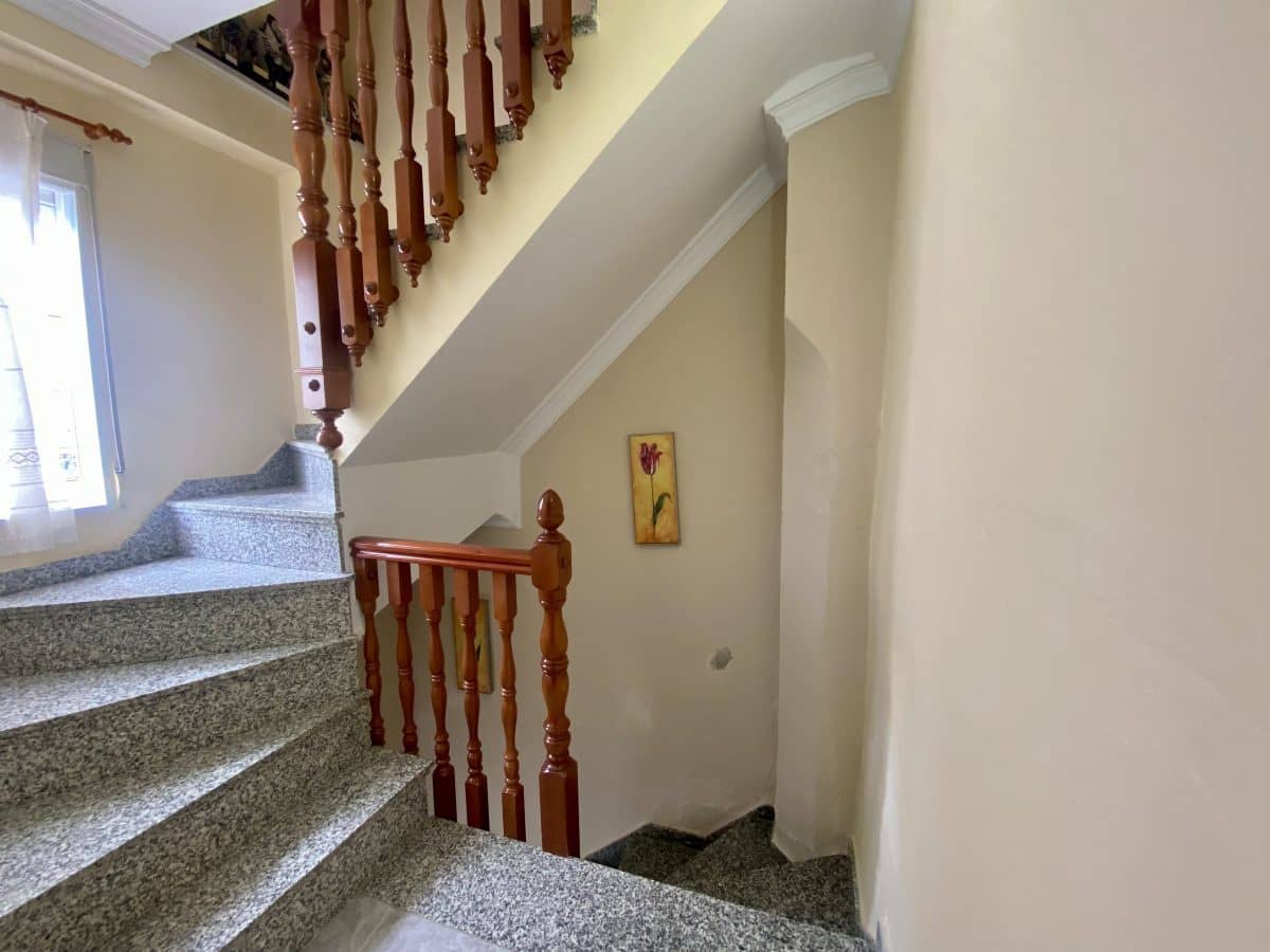 4 bedroom Townhouse for sale in Olvera - € 95,000 (Ref: 8848145)