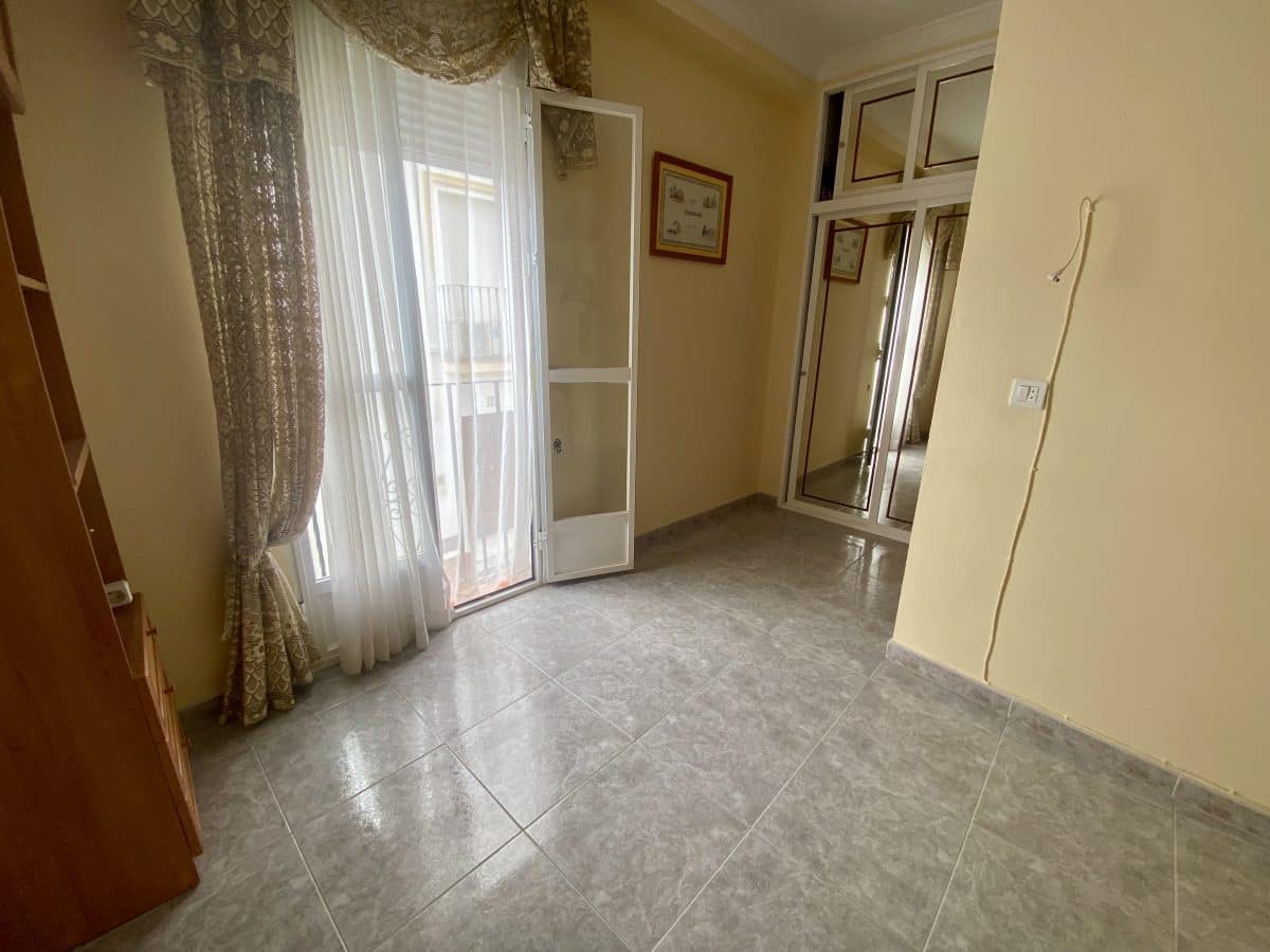 4 bedroom Townhouse for sale in Olvera - € 95,000 (Ref: 8848145)