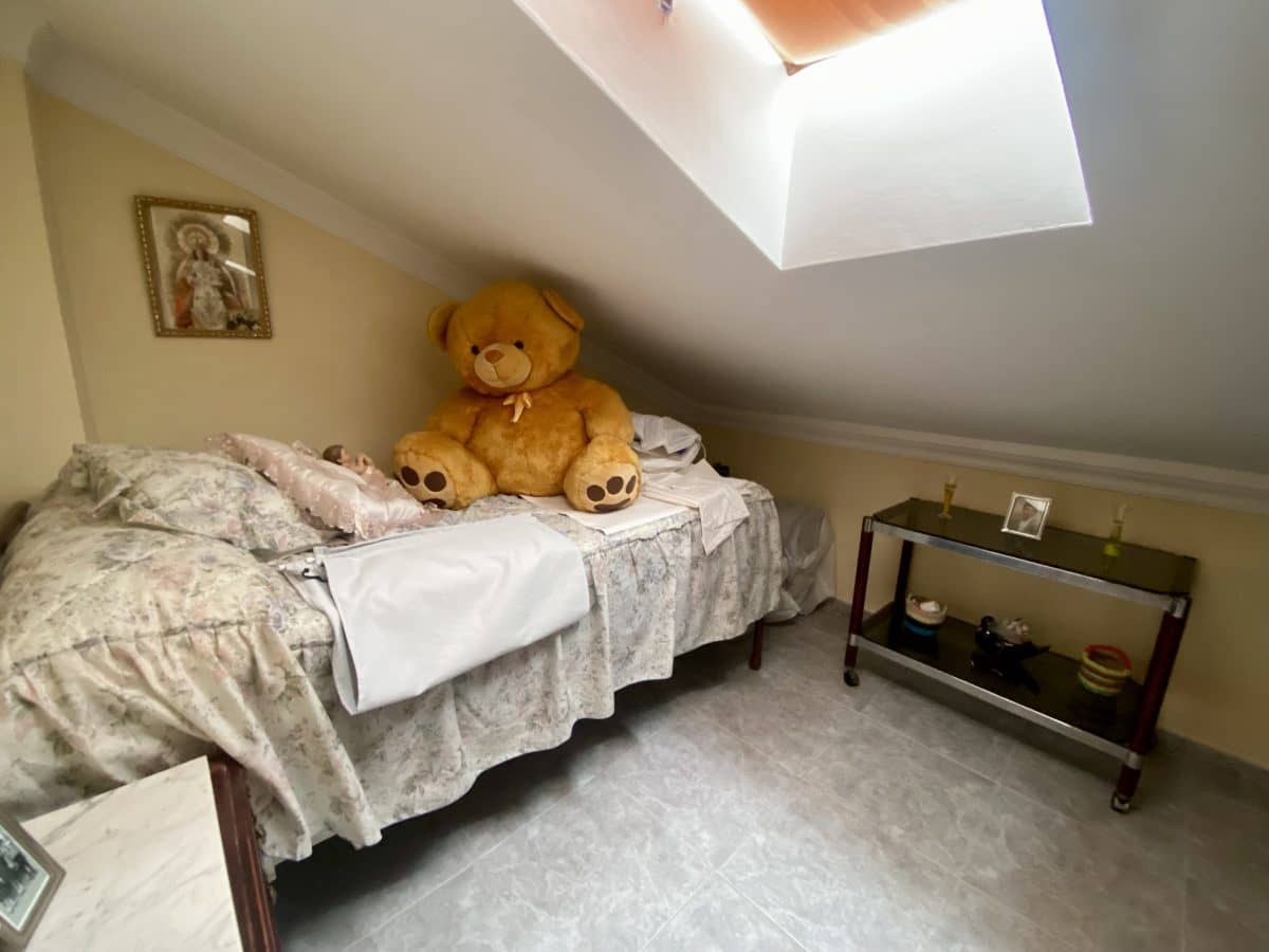 4 bedroom Townhouse for sale in Olvera - € 95,000 (Ref: 8848145)