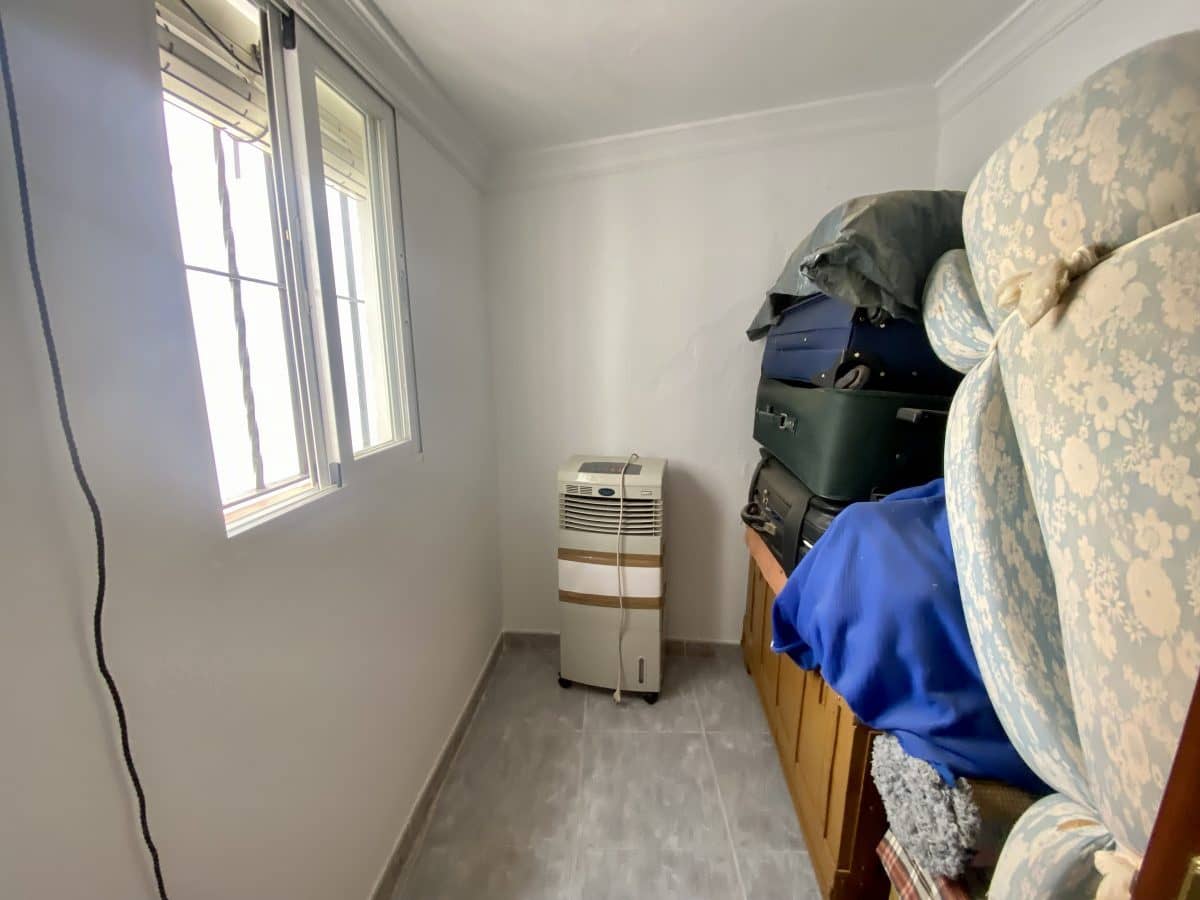 4 bedroom Townhouse for sale in Olvera - € 95,000 (Ref: 8848145)