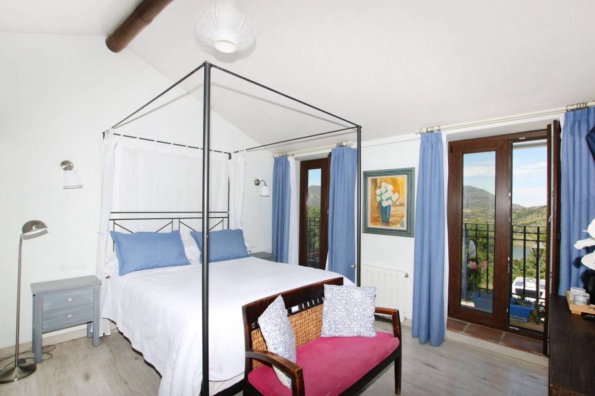 9 soveværelse Hotel til salg i Zahara de la Sierra - € 1.200.000 (Ref: 8880885)