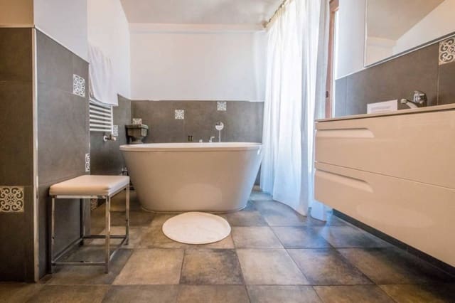 9 makuuhuone Hotelli myytävänä paikassa Zahara de la Sierra - 1 200 000 € (Ref: 8880885)