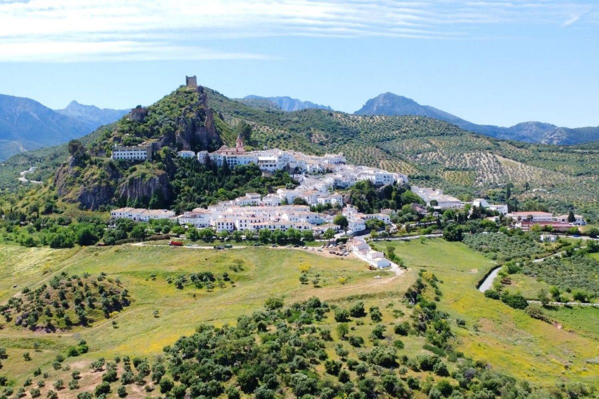 9 soveværelse Hotel til salg i Zahara de la Sierra - € 1.200.000 (Ref: 8880885)