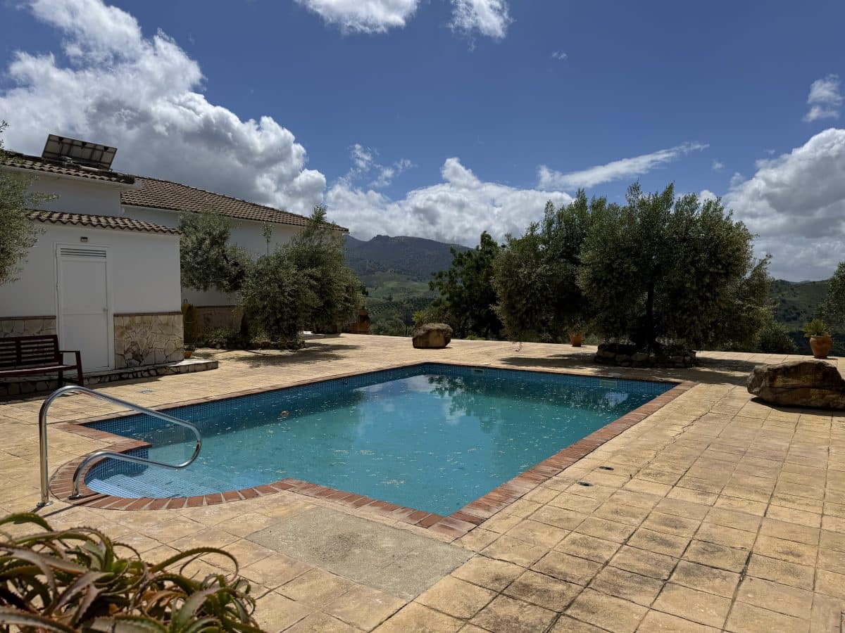 2 soveværelse Finca/Landehus til salg i Algodonales med swimmingpool - € 395.000 (Ref: 9000612)