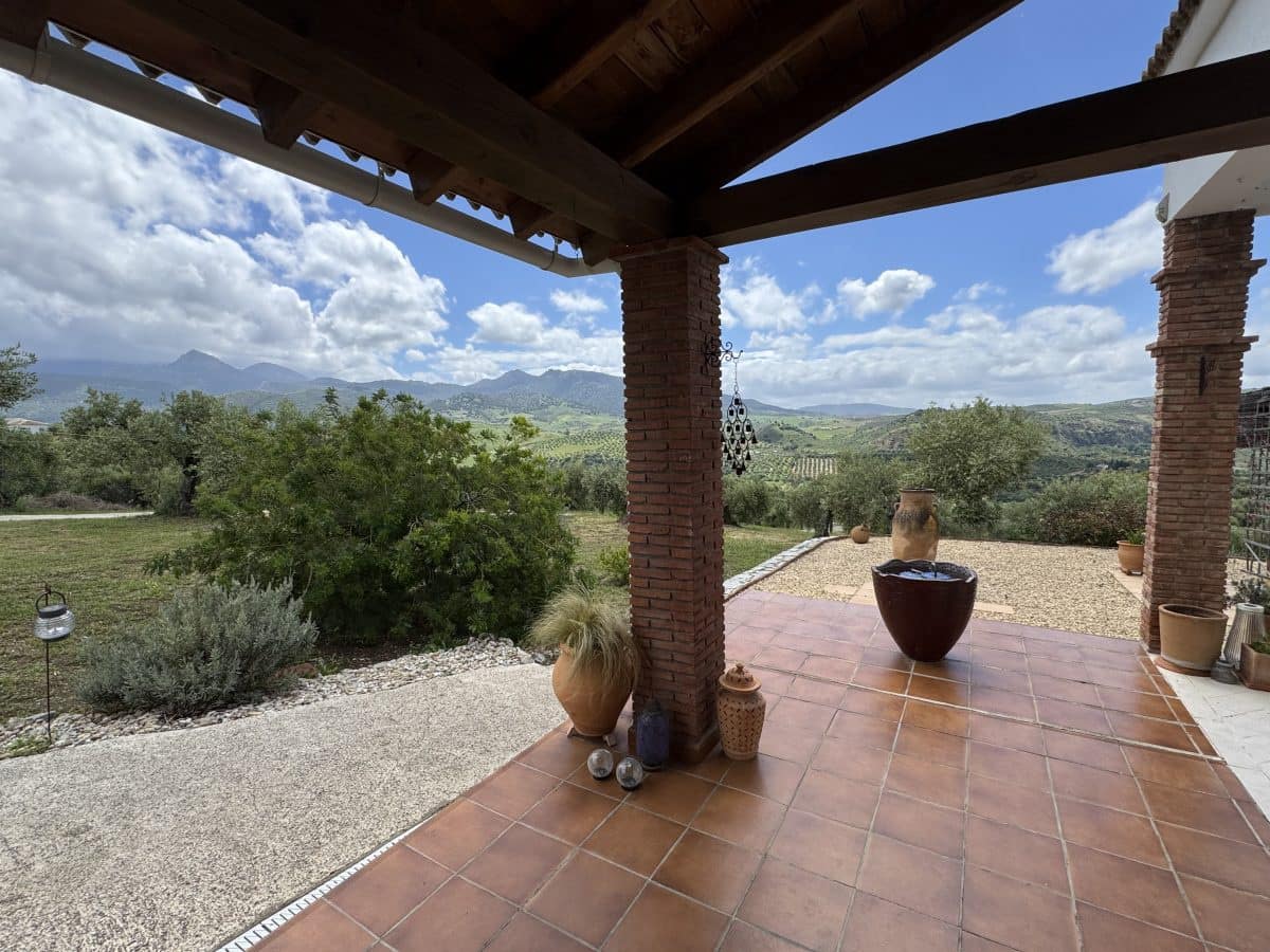 2 soveværelse Finca/Landehus til salg i Algodonales med swimmingpool - € 395.000 (Ref: 9000612)