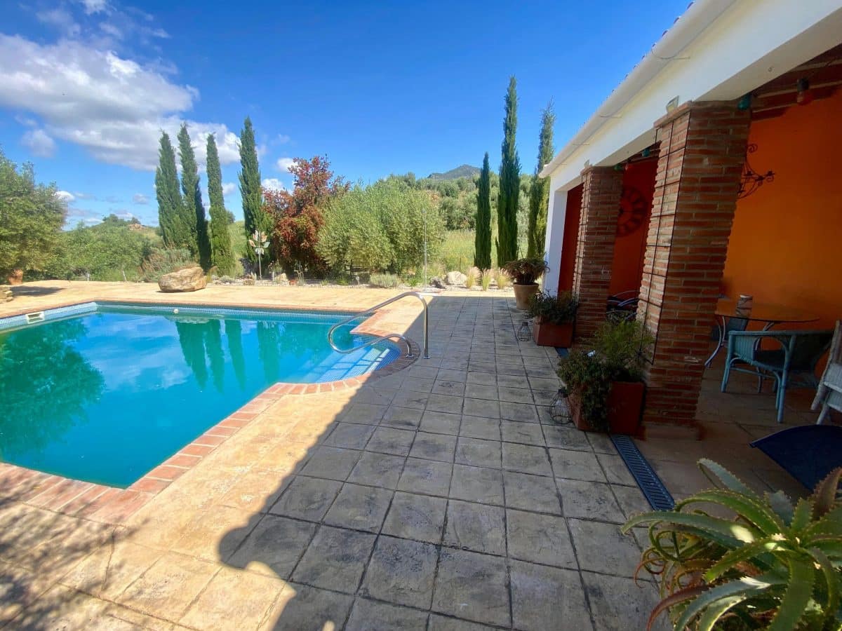 2 soveværelse Finca/Landehus til salg i Algodonales med swimmingpool - € 395.000 (Ref: 9000612)