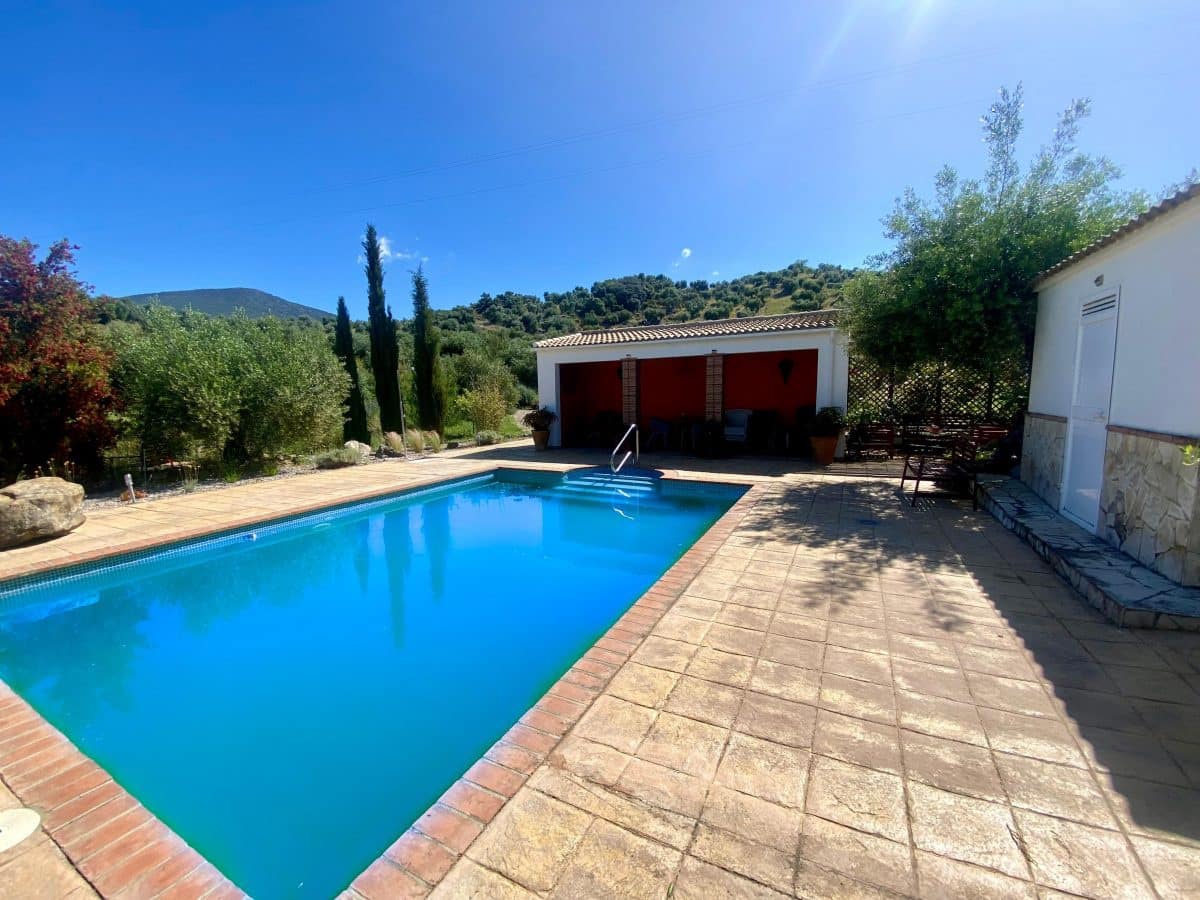 2 soveværelse Finca/Landehus til salg i Algodonales med swimmingpool - € 395.000 (Ref: 9000612)