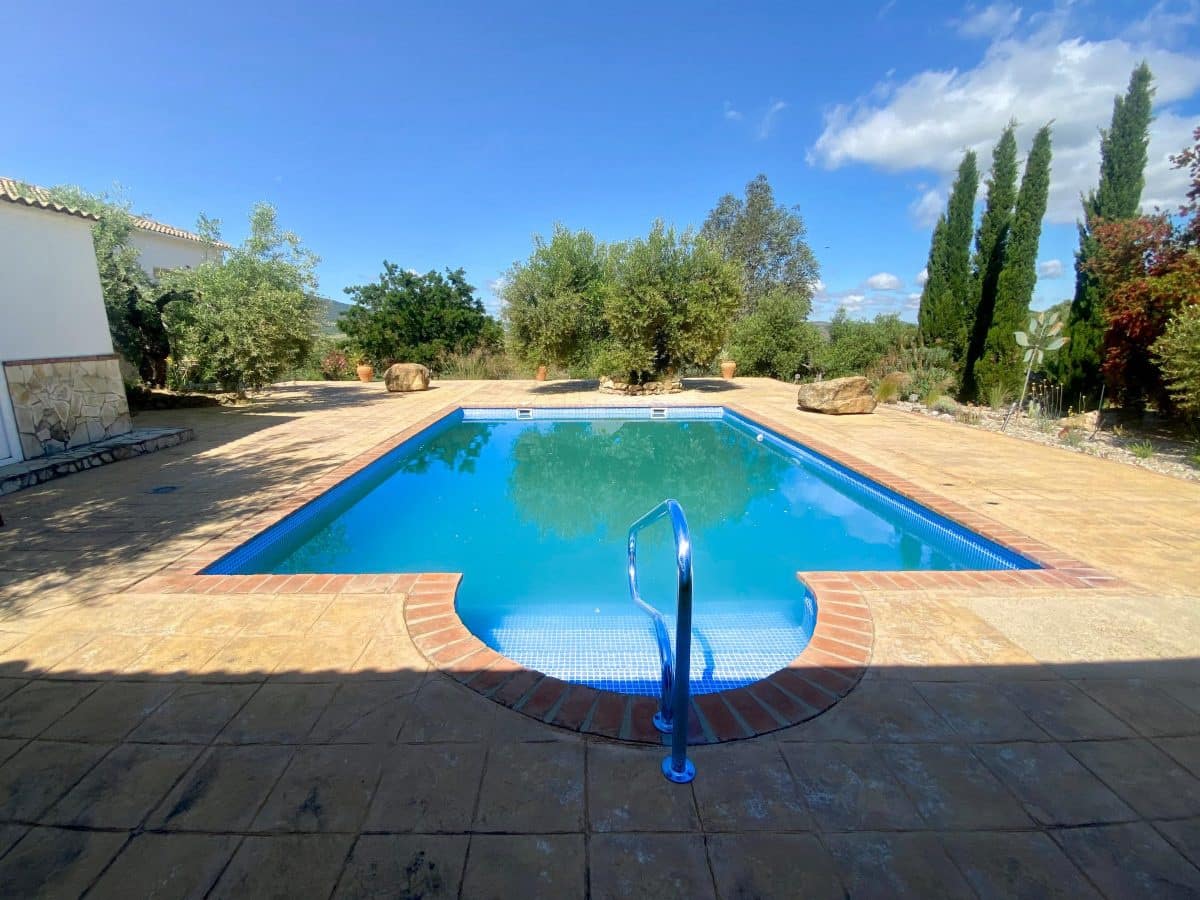 2 soveværelse Finca/Landehus til salg i Algodonales med swimmingpool - € 395.000 (Ref: 9000612)