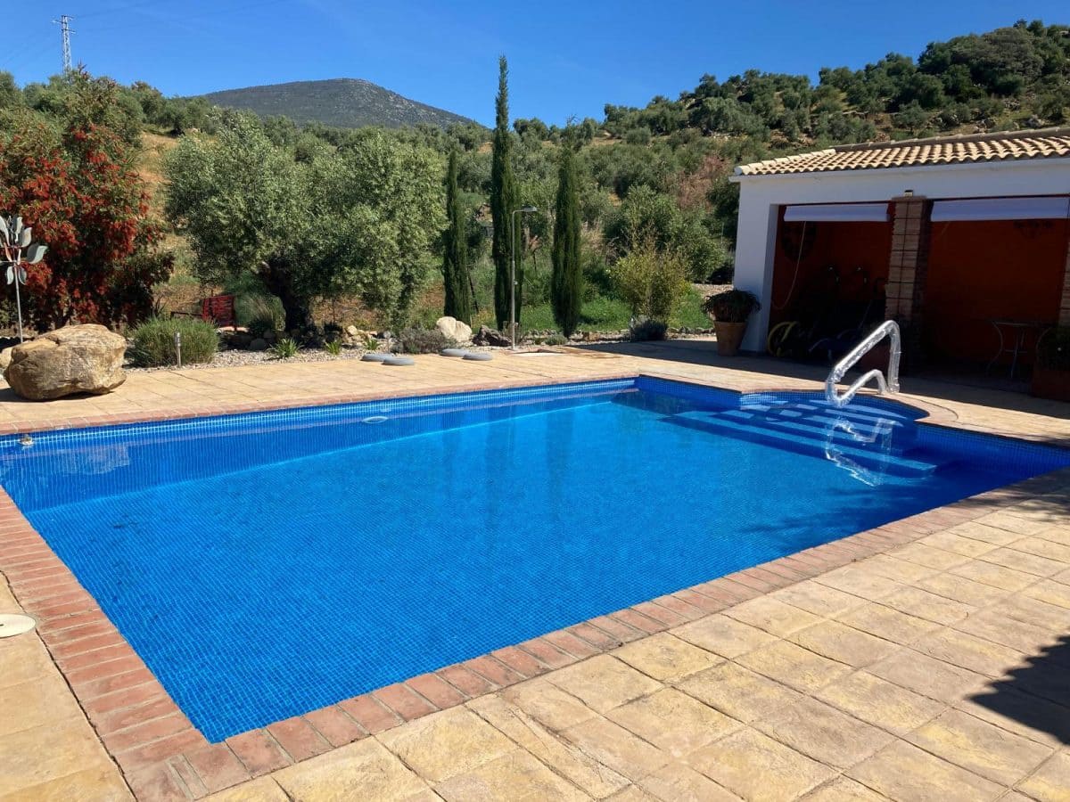 2 soveværelse Finca/Landehus til salg i Algodonales med swimmingpool - € 395.000 (Ref: 9000612)