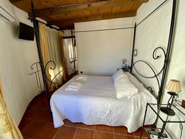 3 quarto Casa em Banda para venda em Zahara de la Sierra - 120 000 € (Ref: 9146289)