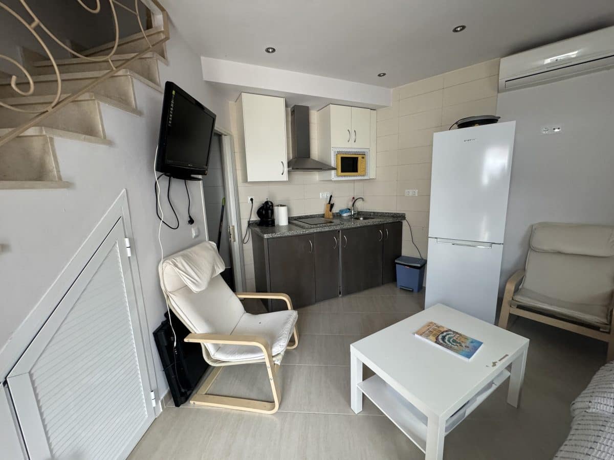 2 bedroom Townhouse for sale in Olvera - € 59,000 (Ref: 9274660)