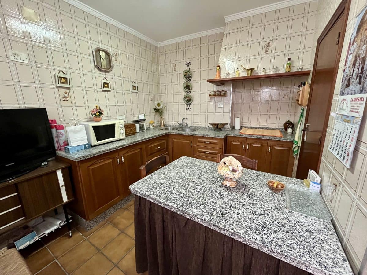 5 slaapkamer Huis te koop in Olvera - € 125.000 (Ref: 9424122)