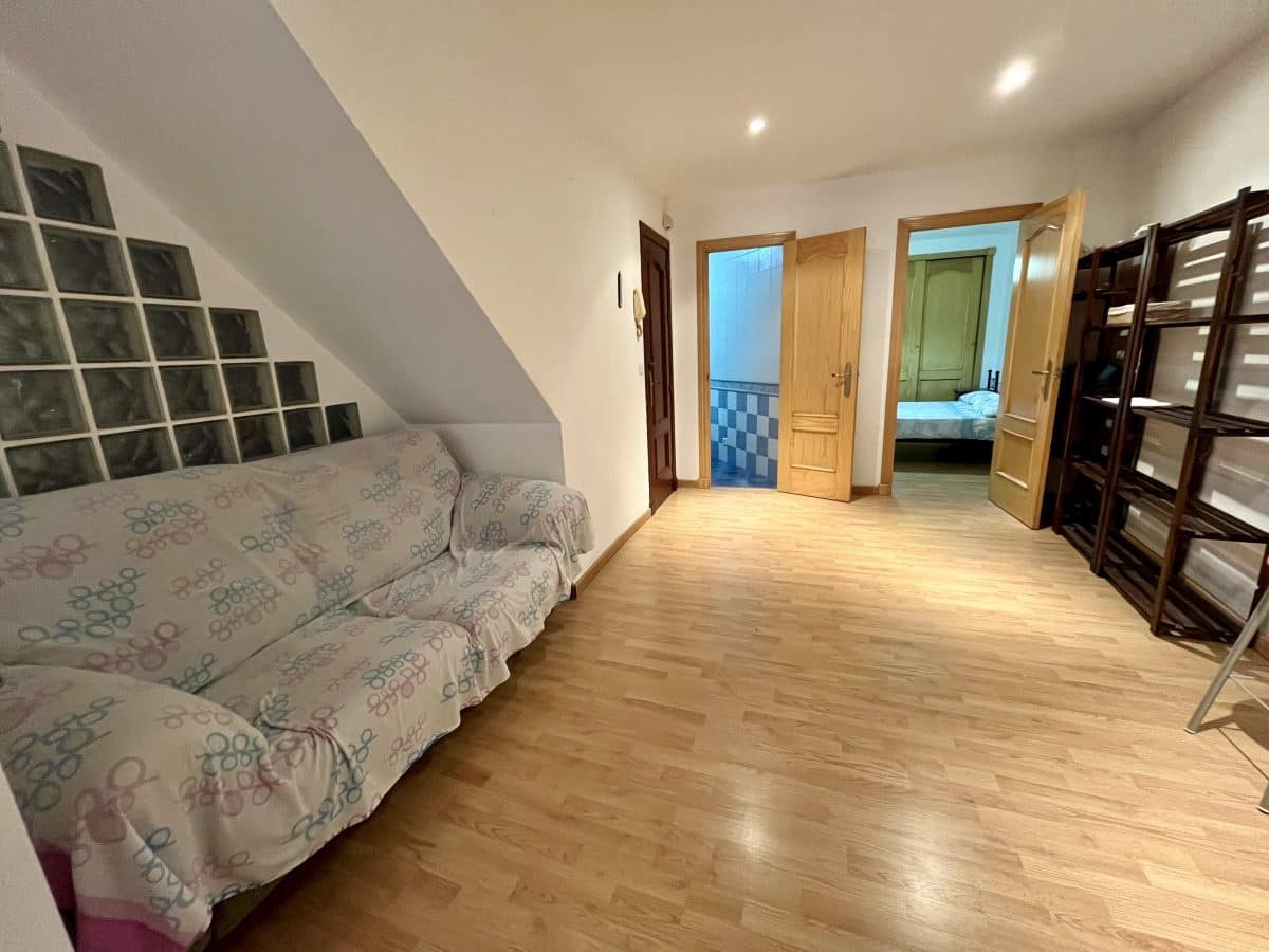 Apartment for sale in Olvera - € 50,000 (Ref: 9460592)