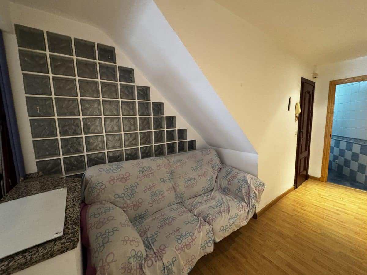 Apartment for sale in Olvera - € 50,000 (Ref: 9460592)