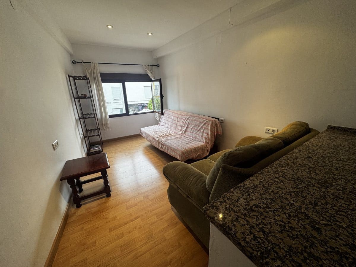 Apartment for sale in Olvera - € 50,000 (Ref: 9460592)