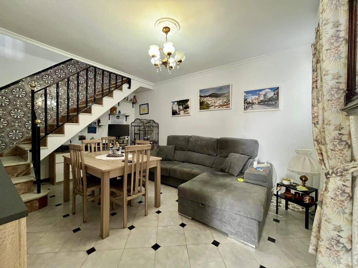 4 bedroom Townhouse for sale in Algodonales - € 132,000 (Ref: 9460592)