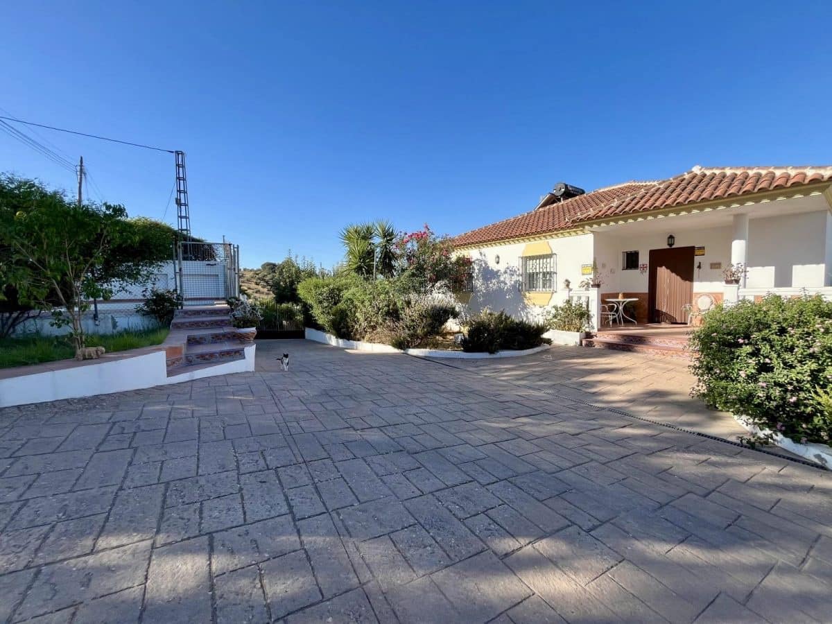 3 sypialnia Willa na sprzedaż w Olvera z basenem garażem - 330 000 € (Ref: 9506420)