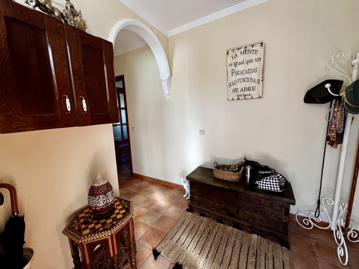 3 sypialnia Willa na sprzedaż w Olvera z basenem garażem - 330 000 € (Ref: 9506420)