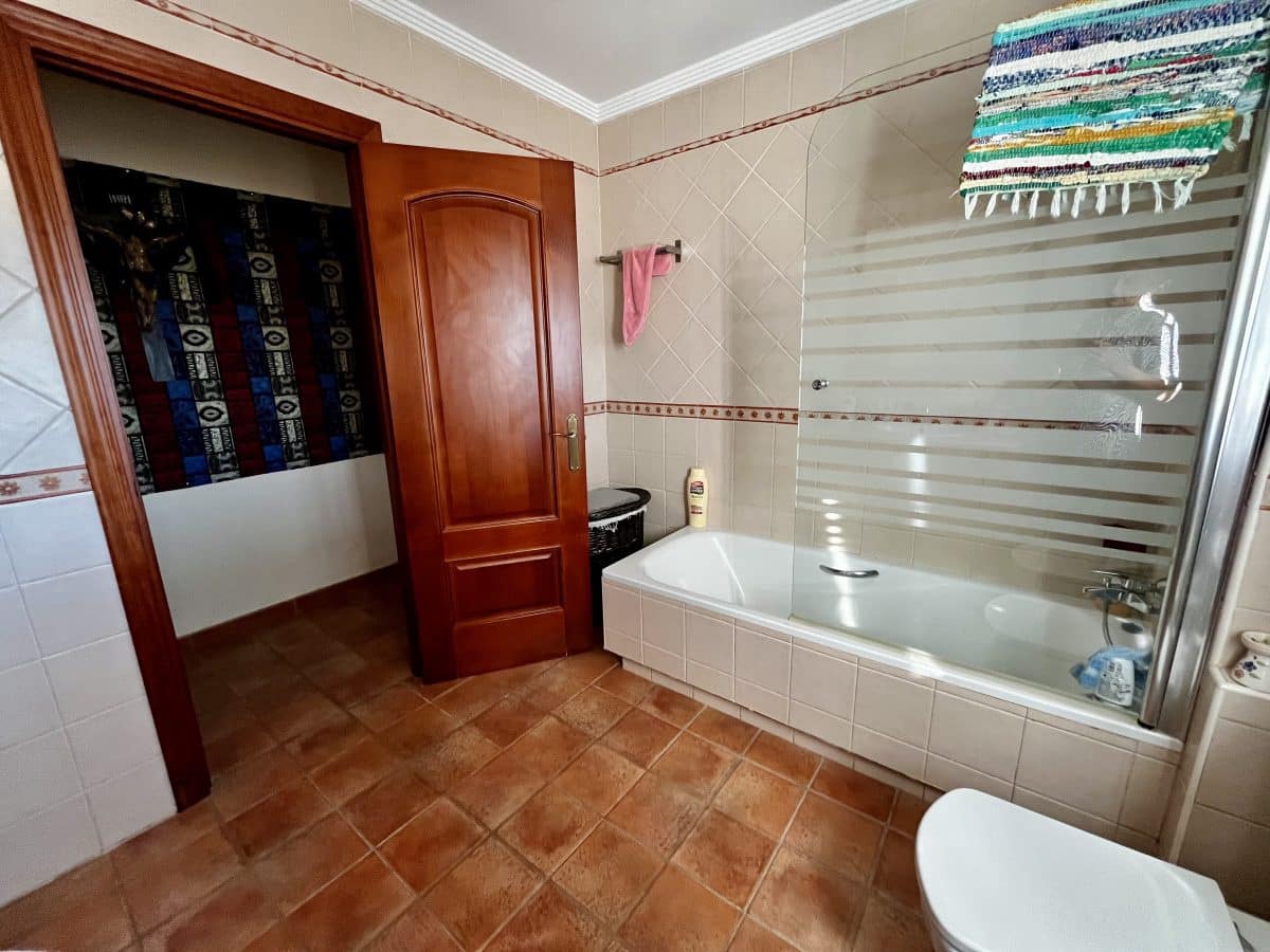 3 sypialnia Willa na sprzedaż w Olvera z basenem garażem - 330 000 € (Ref: 9506420)