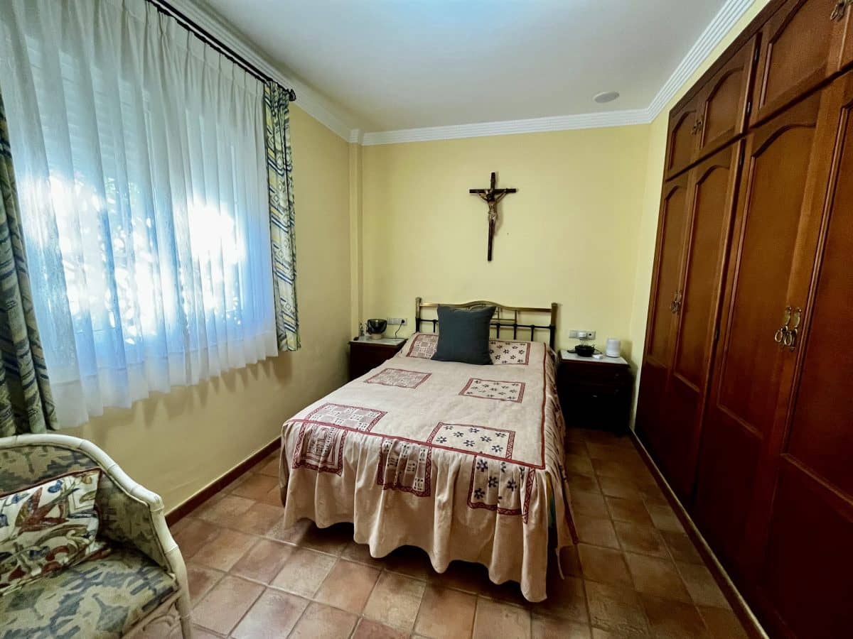 3 sypialnia Willa na sprzedaż w Olvera z basenem garażem - 330 000 € (Ref: 9506420)