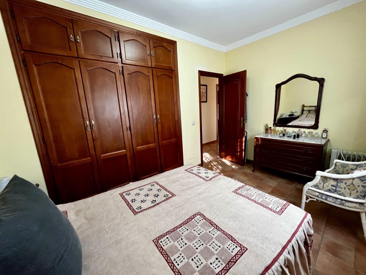 3 sypialnia Willa na sprzedaż w Olvera z basenem garażem - 330 000 € (Ref: 9506420)