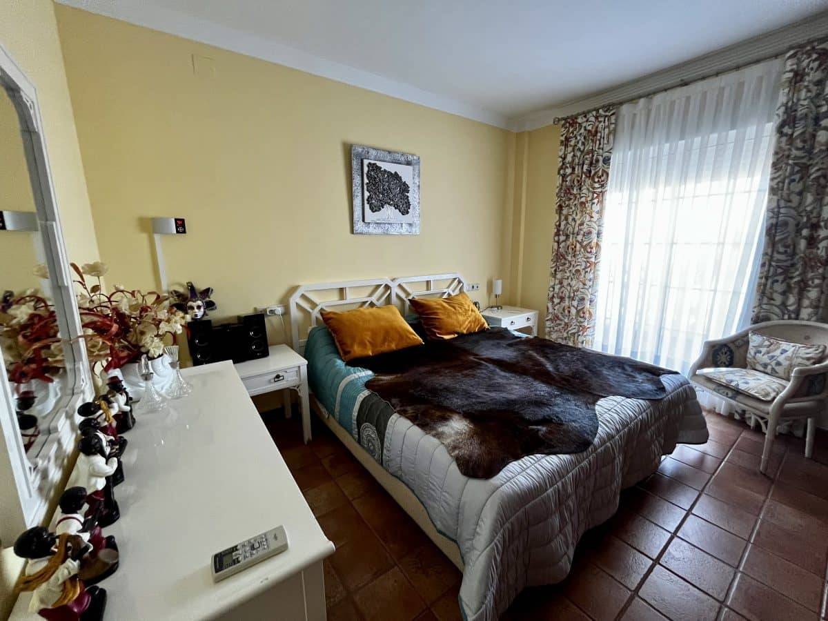 3 sypialnia Willa na sprzedaż w Olvera z basenem garażem - 330 000 € (Ref: 9506420)
