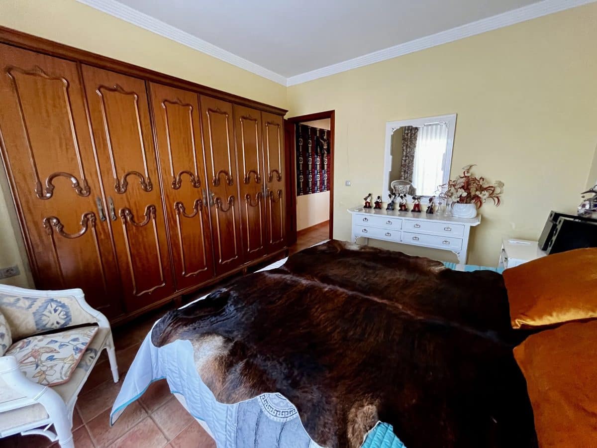 3 sypialnia Willa na sprzedaż w Olvera z basenem garażem - 330 000 € (Ref: 9506420)