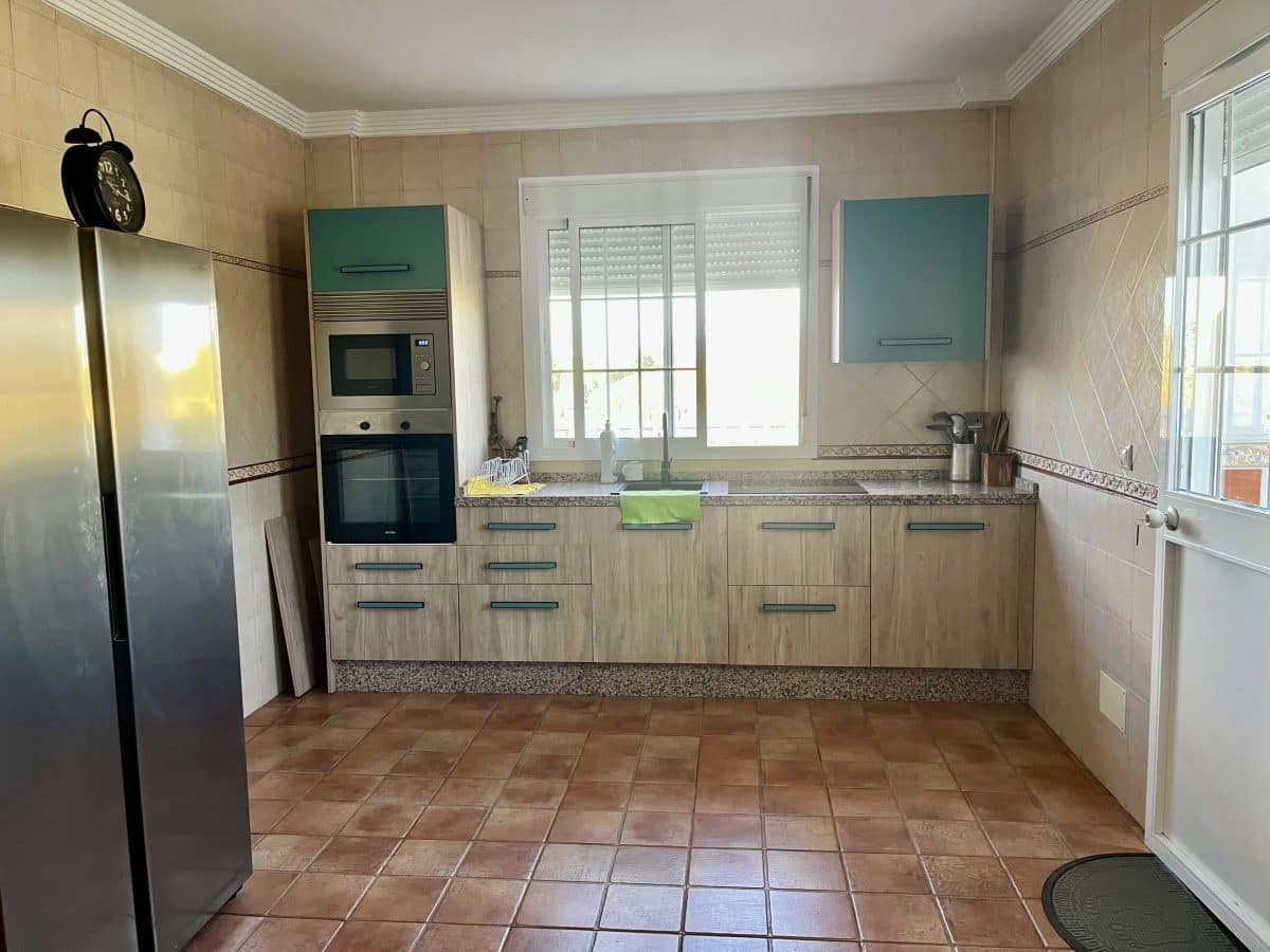 3 sypialnia Willa na sprzedaż w Olvera z basenem garażem - 330 000 € (Ref: 9506420)