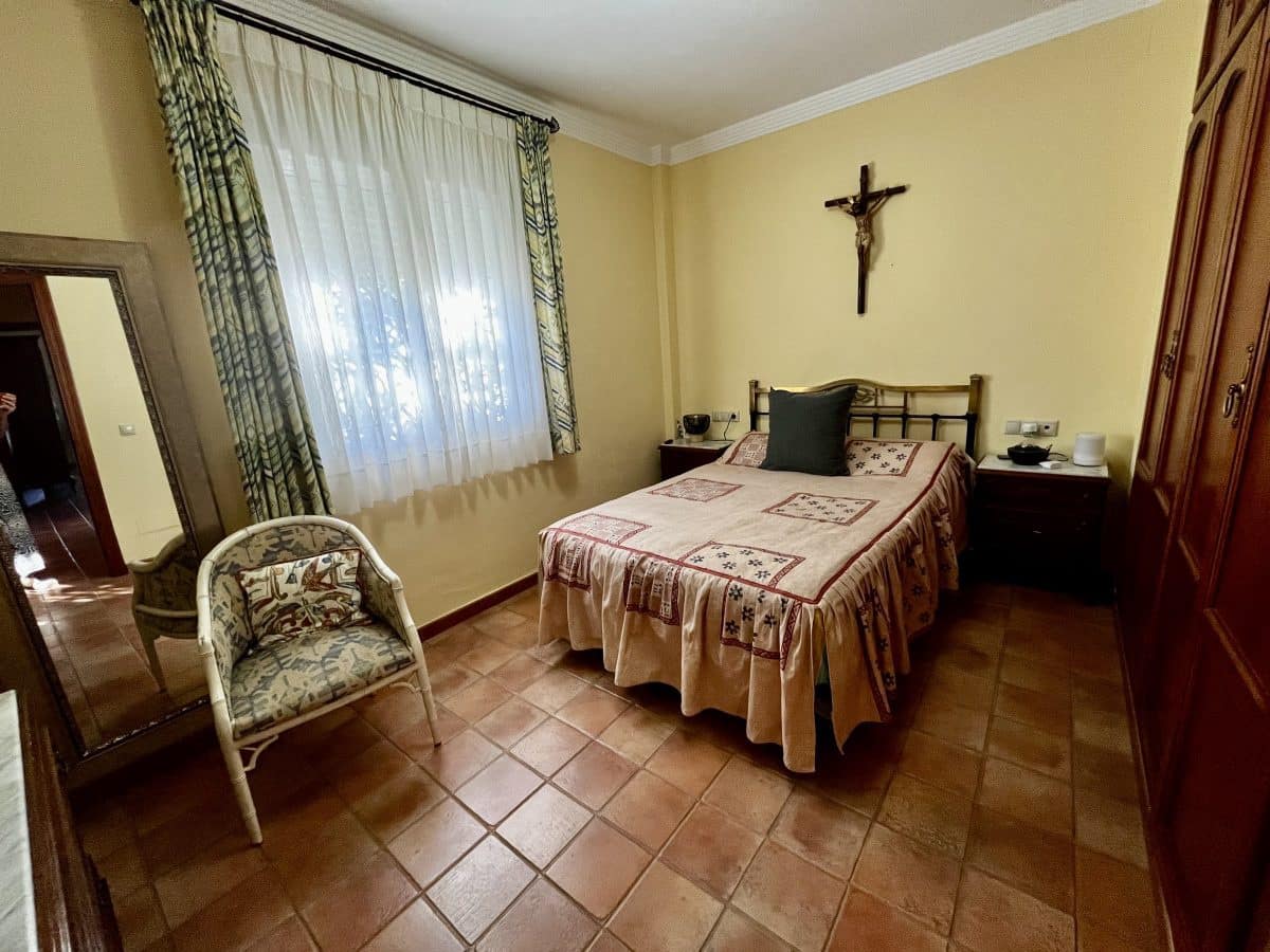 3 sypialnia Willa na sprzedaż w Olvera z basenem garażem - 330 000 € (Ref: 9506420)