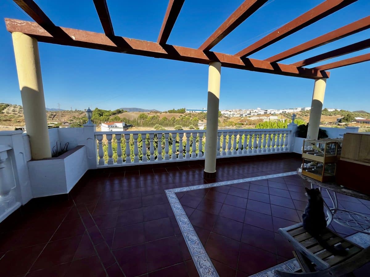 3 sypialnia Willa na sprzedaż w Olvera z basenem garażem - 330 000 € (Ref: 9506420)