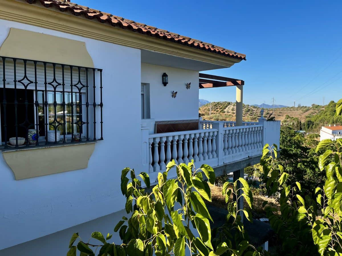 3 sypialnia Willa na sprzedaż w Olvera z basenem garażem - 330 000 € (Ref: 9506420)