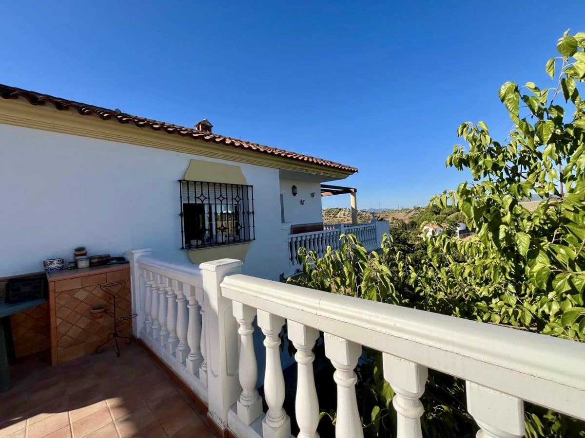 3 sypialnia Willa na sprzedaż w Olvera z basenem garażem - 330 000 € (Ref: 9506420)