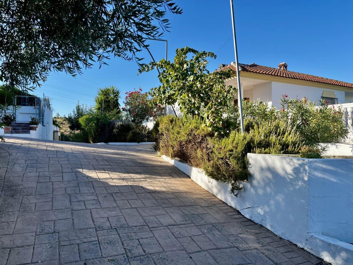 3 sypialnia Willa na sprzedaż w Olvera z basenem garażem - 330 000 € (Ref: 9506420)
