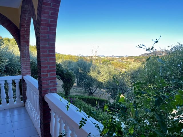 Chalet de 4 habitaciones en Olvera en venta con piscina - 380.000 € (Ref: 9517862)