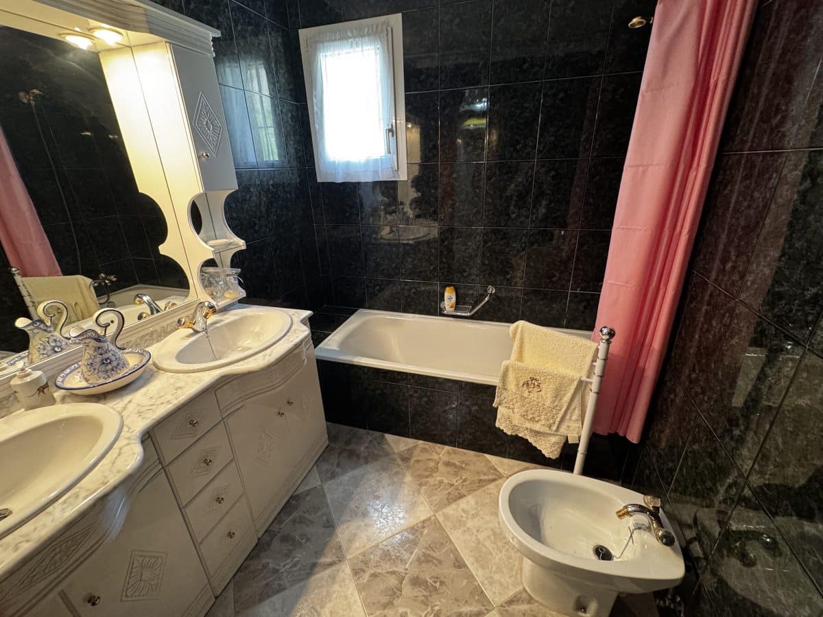 4 bedroom Finca/Country House for sale in Benaocaz - € 360,000 (Ref: 9669095)