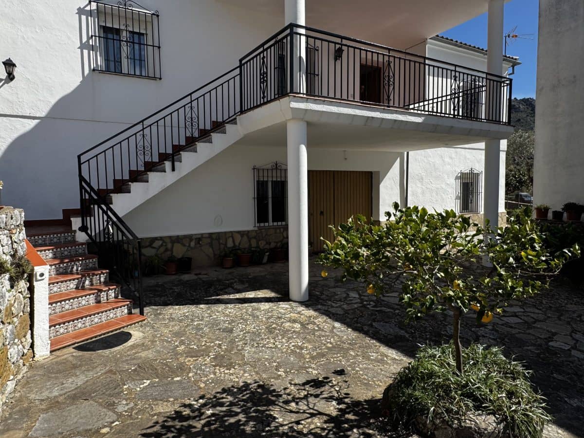 4 bedroom Finca/Country House for sale in Benaocaz - € 360,000 (Ref: 9669095)
