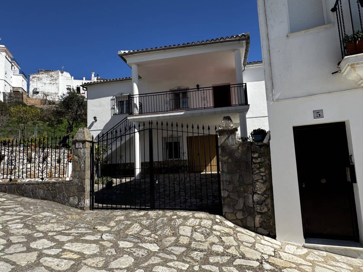 4 bedroom Finca/Country House for sale in Benaocaz - € 360,000 (Ref: 9669095)