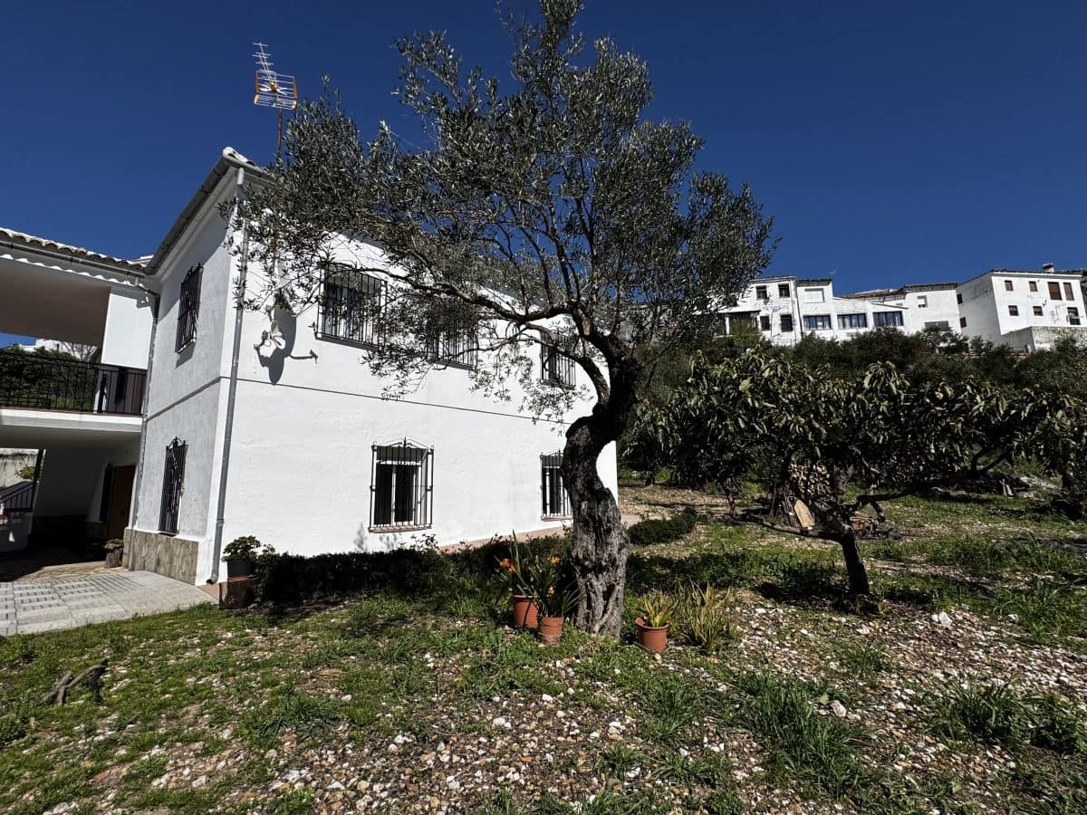 4 bedroom Finca/Country House for sale in Benaocaz - € 360,000 (Ref: 9669095)