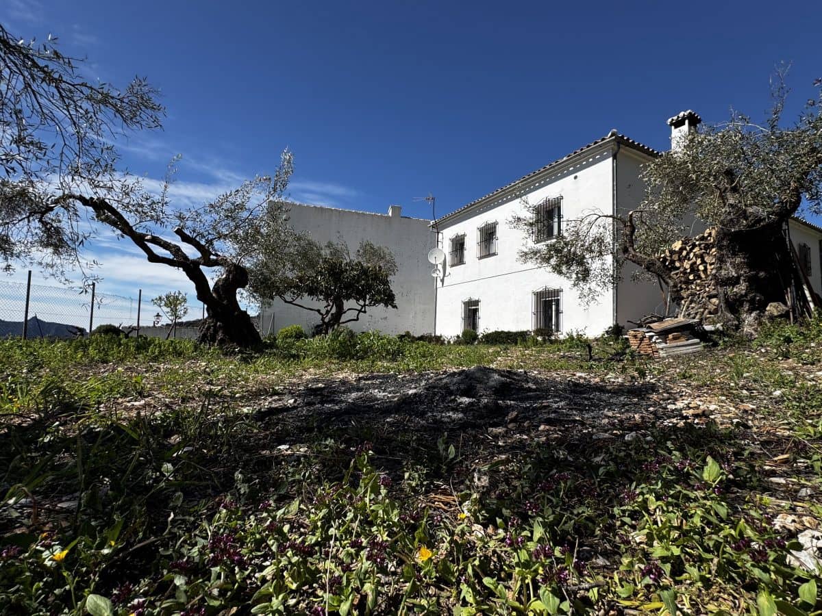 4 bedroom Finca/Country House for sale in Benaocaz - € 360,000 (Ref: 9669095)