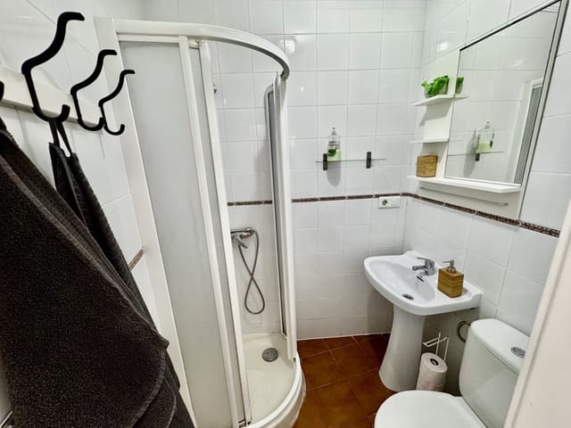 Dom na sprzedaż w Olvera - 65 000 € (Ref: 9675953)