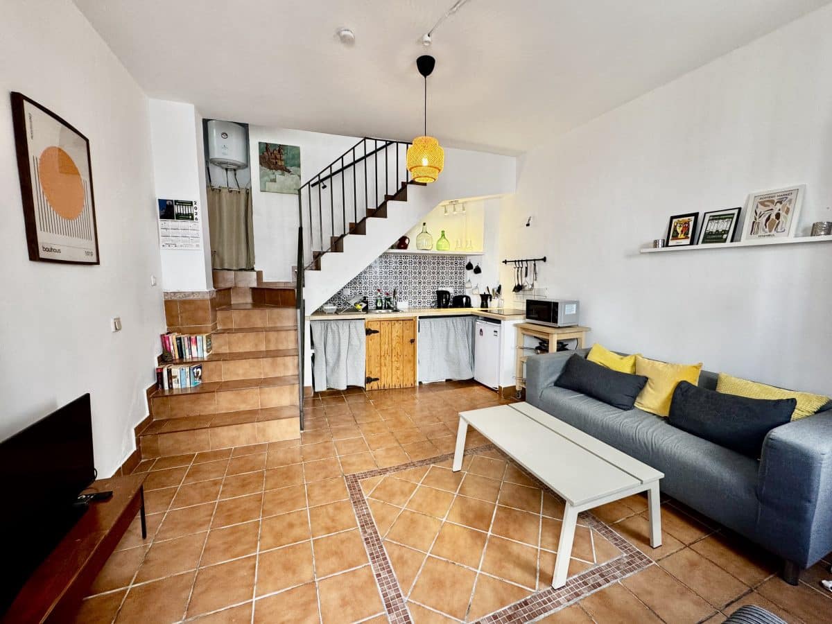 Townhouse for sale in Olvera - € 65,000 (Ref: 9675953)