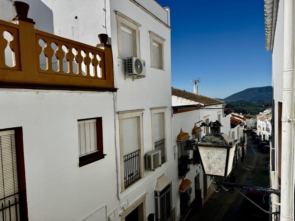 Townhouse for sale in Olvera - € 65,000 (Ref: 9675953)